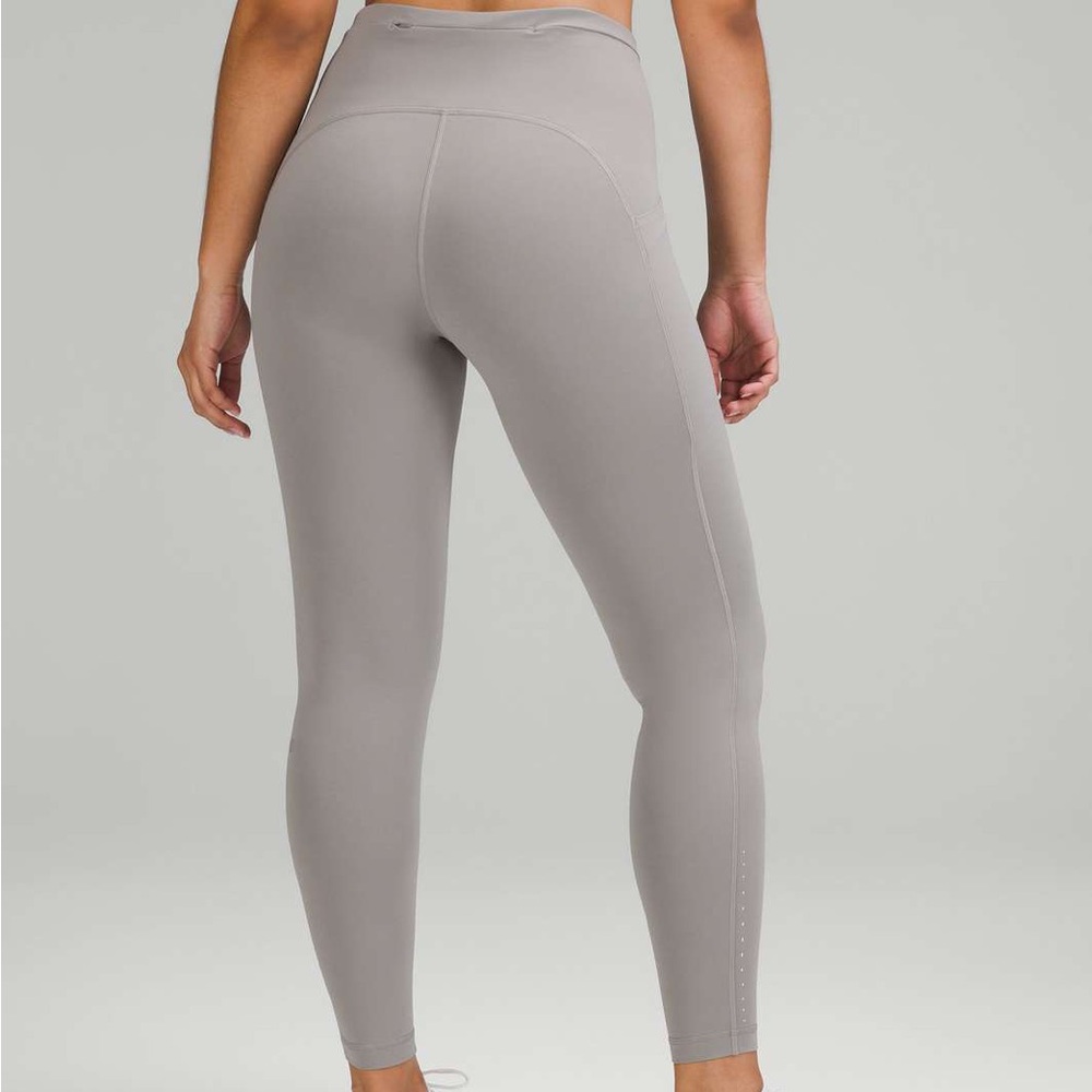 Lululemon Swift Speed High-Rise Tight 28"
Gull Grey